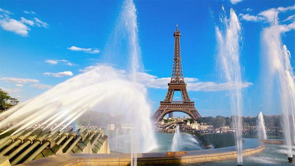 法国埃菲尔铁塔优美风光高清桌面壁纸
