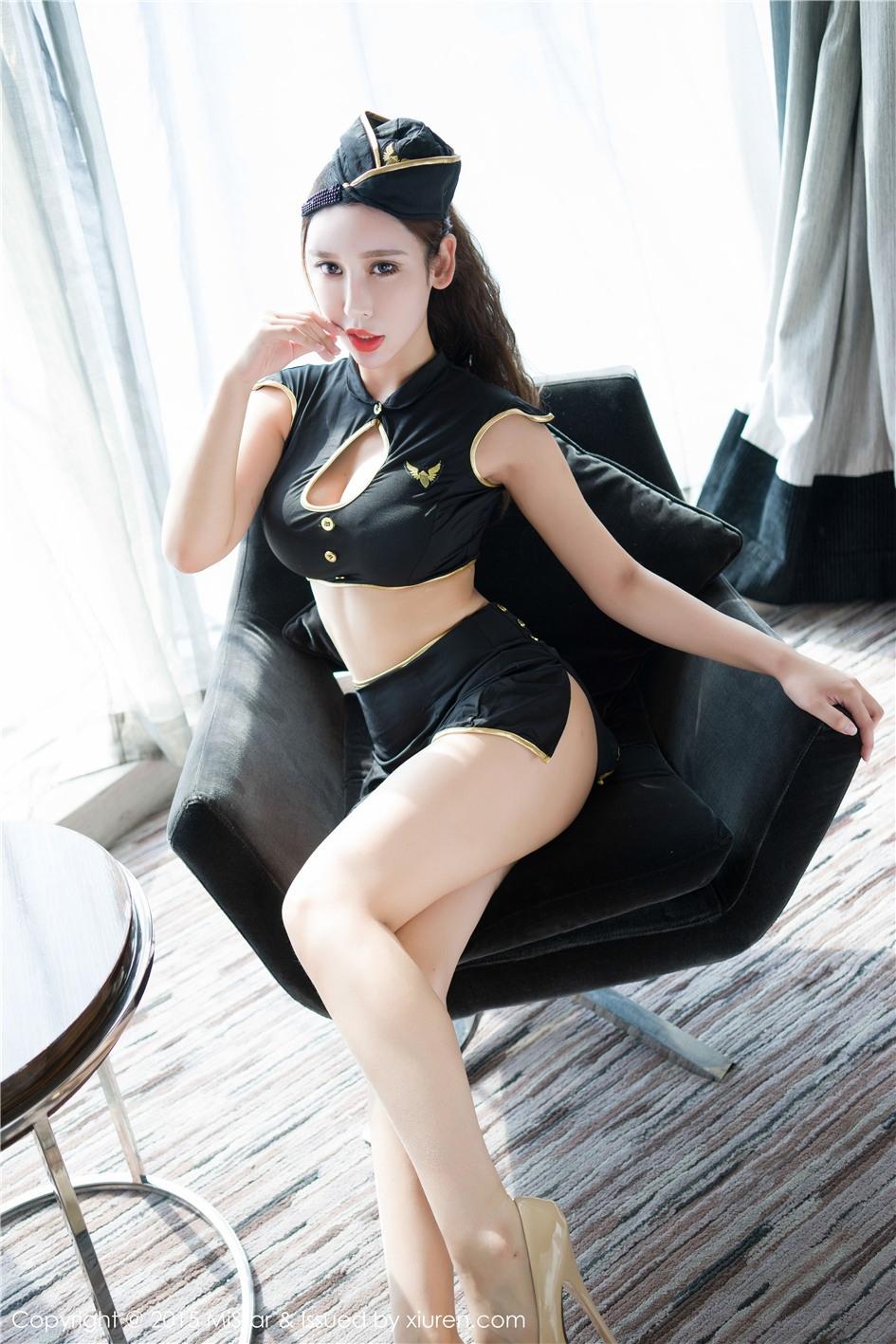 制服长腿美女模特杨诺依超美私房写真