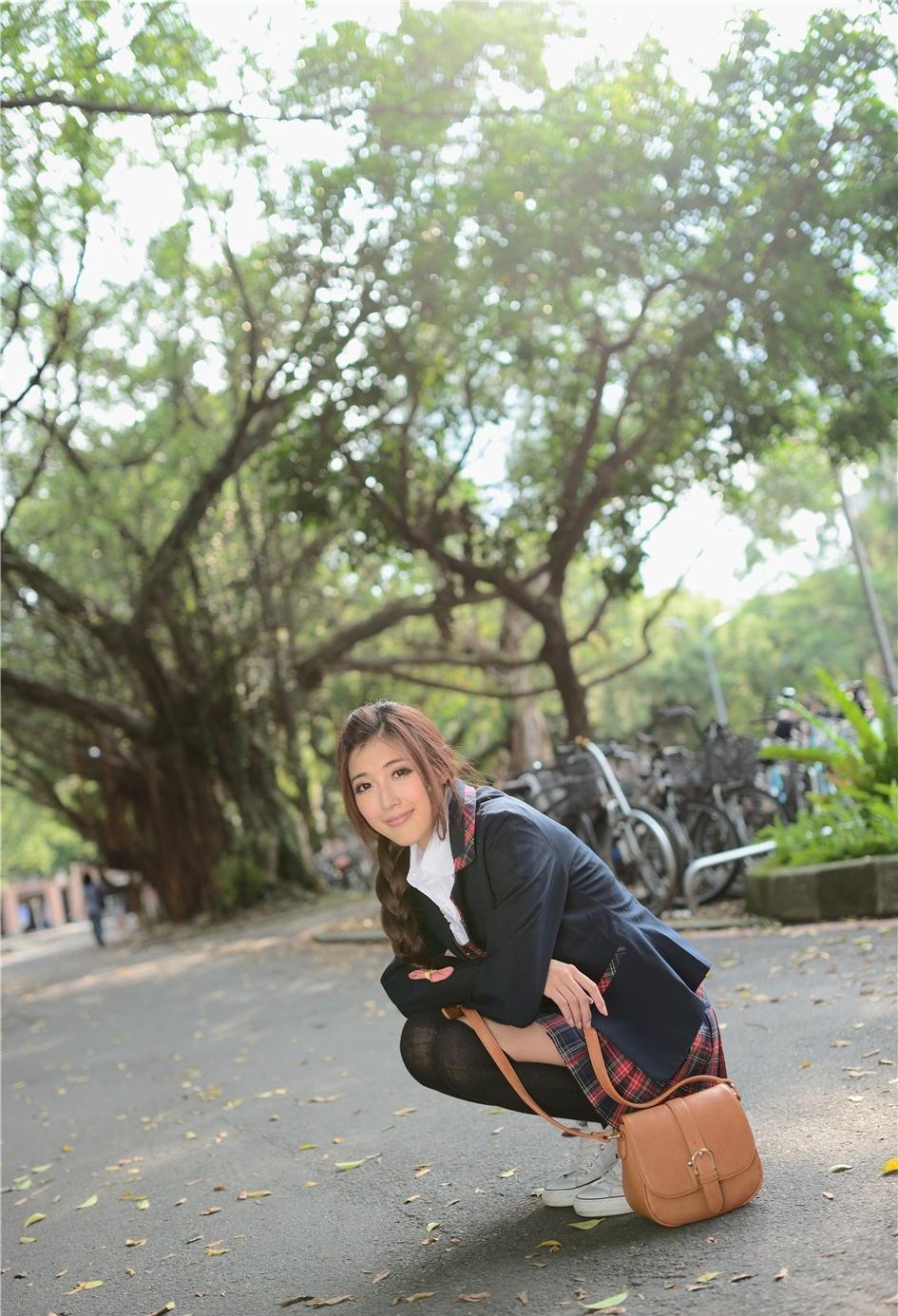 台湾清纯美女Kila晶晶阳光制服校园迷人时尚写真
