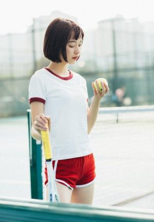 网球场长腿短发少女运动系写真