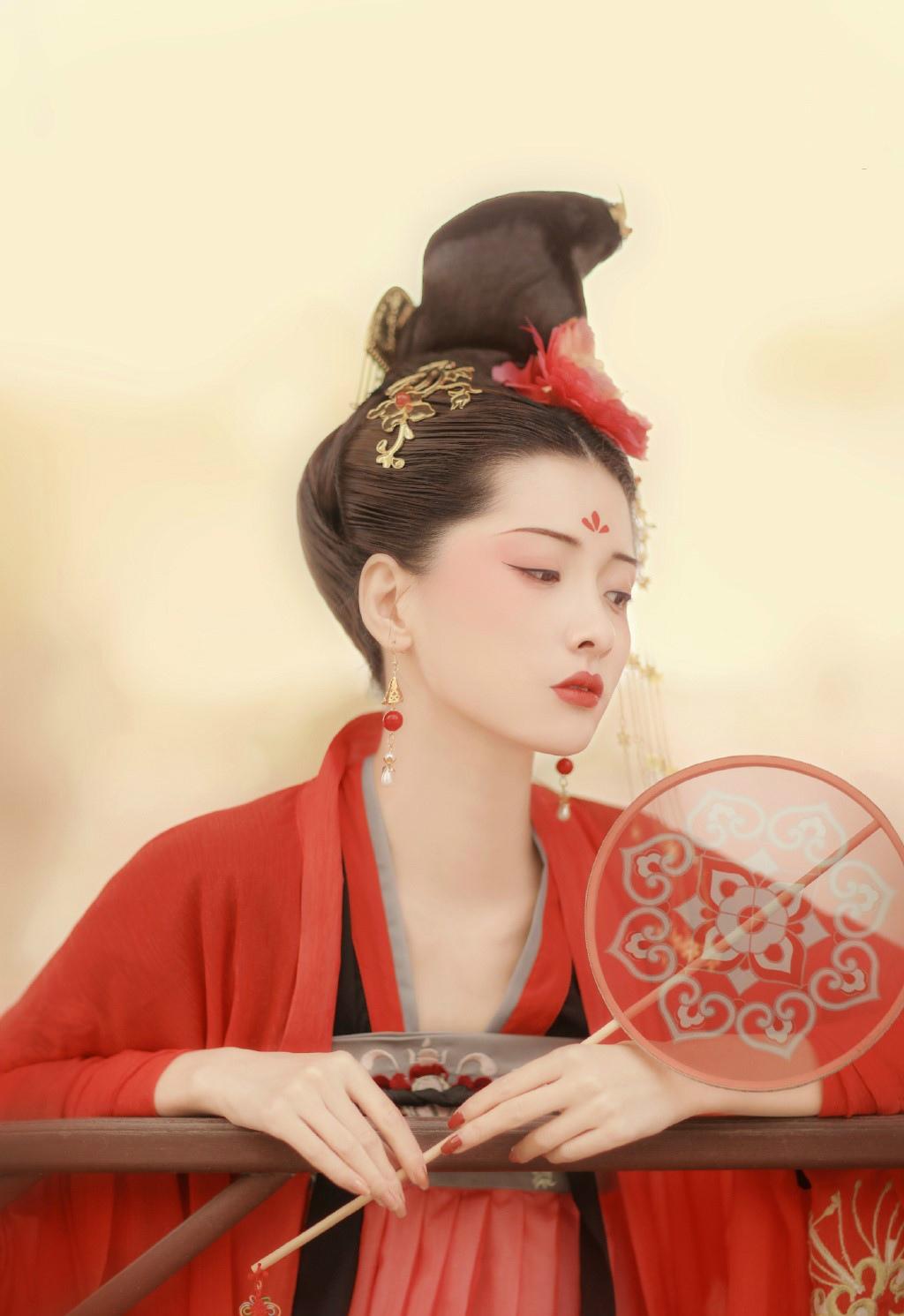 唐朝时期古风人像摄影红衣美人图片