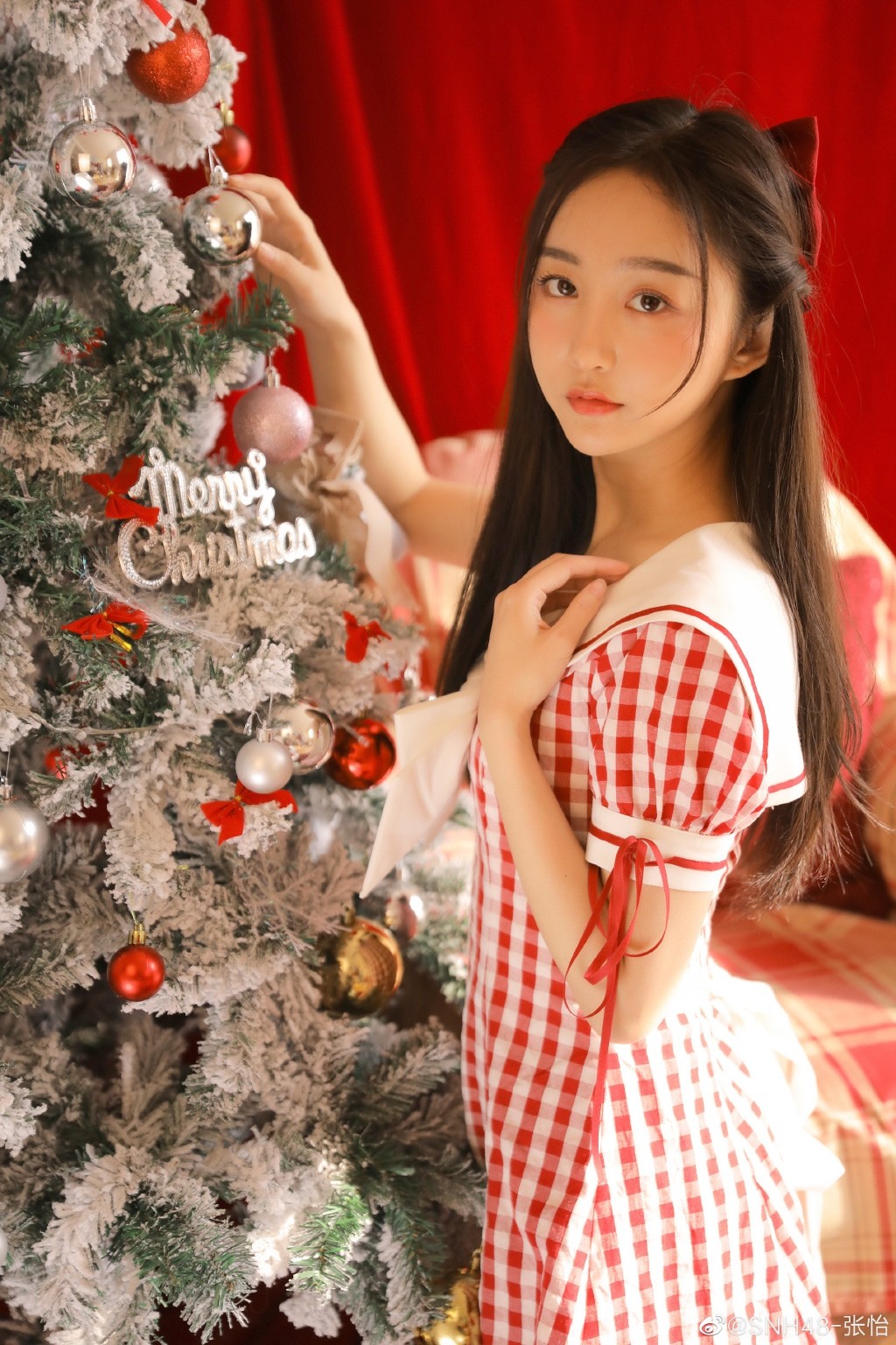 SNH48张怡甜美圣诞照片