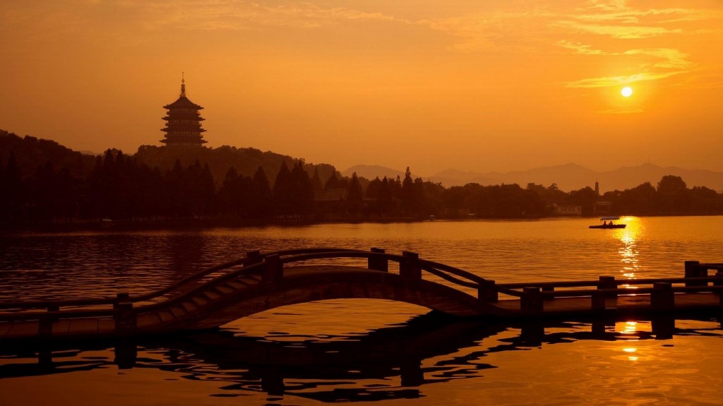夕阳下唯美杭州西湖意境高清桌面壁纸
