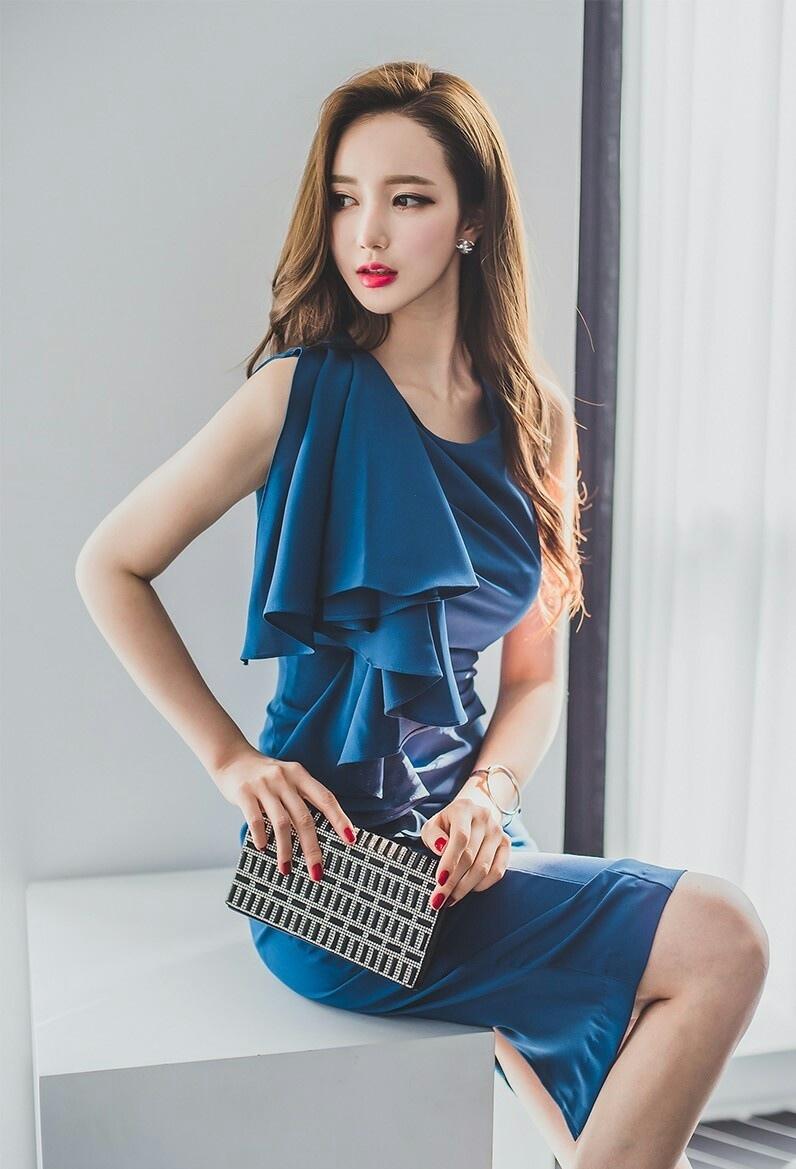 气质妩媚美女时尚性感蓝色连衣裙魅力迷人写真
