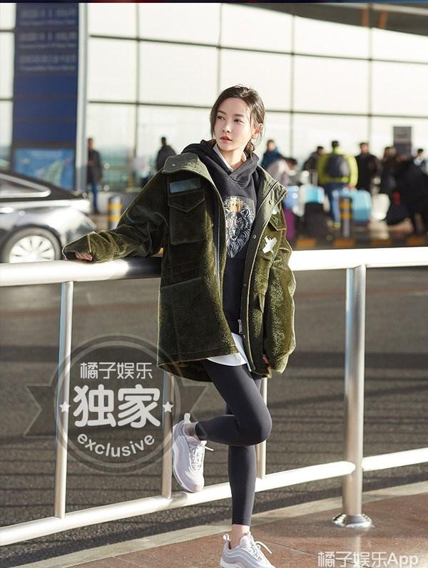 前任3“林佳”于文文机场潮酷装扮街拍图片