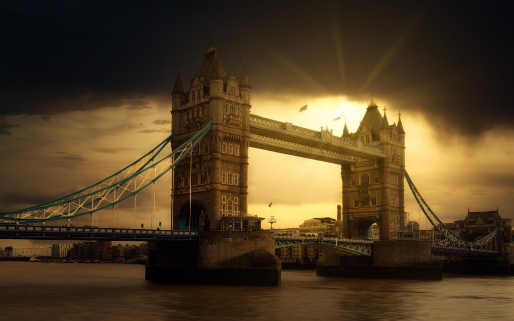 壮观的开悬索桥—伦敦塔桥