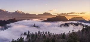 云雾缭绕风景图片