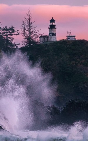 美丽海边灯塔风景图片手机壁纸