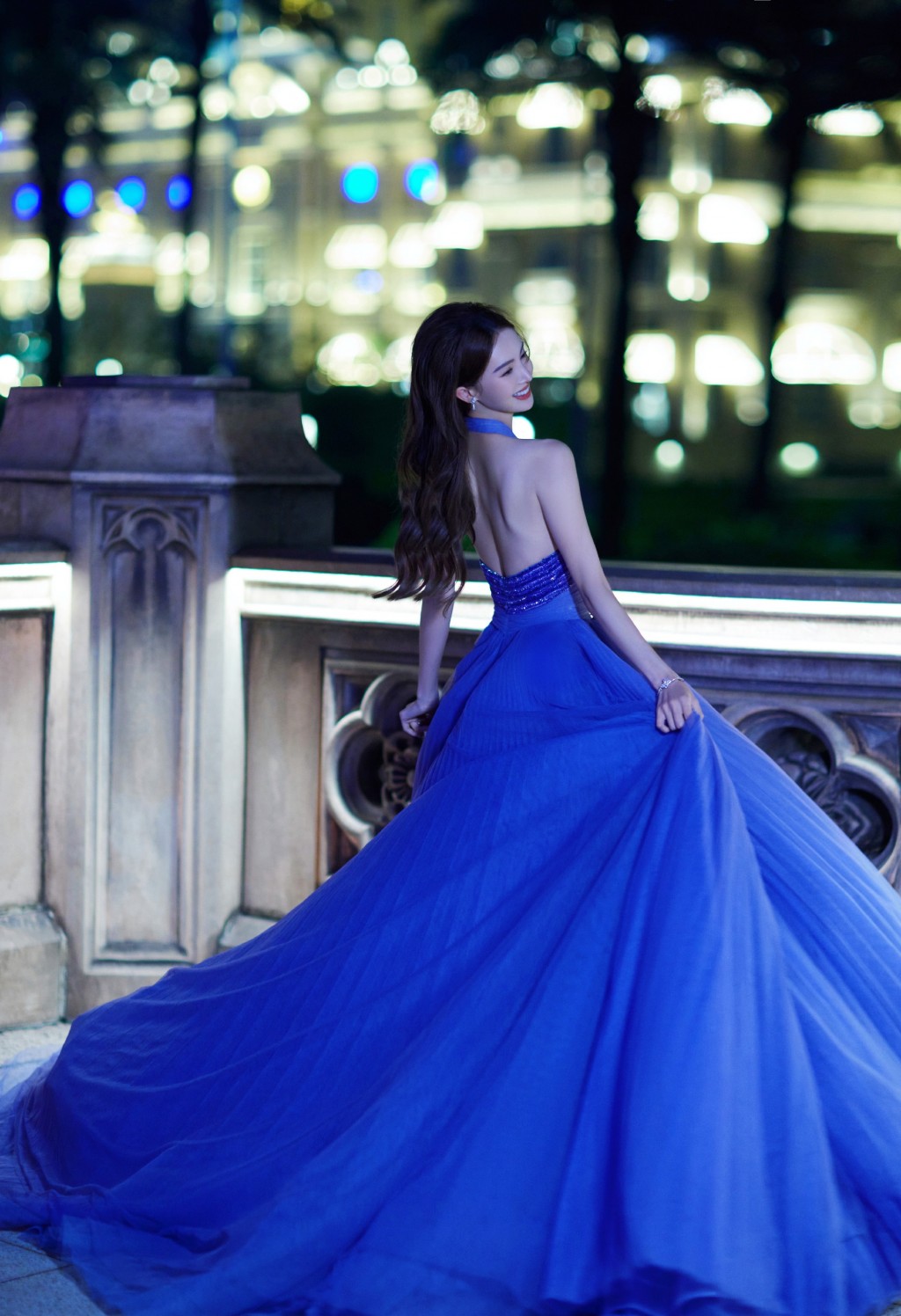 金晨蓝色纱裙优雅气质写真图片