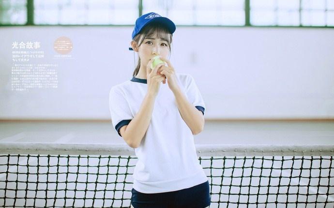 网球场上活力四射的青春活泼妹子靓丽美图