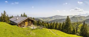 高山 山上的小屋 天空 森林 巴伐利亚养眼风景壁纸
