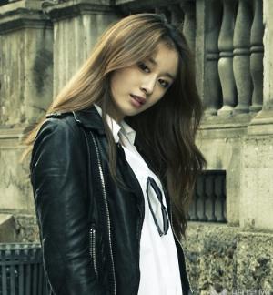 朴智妍欧洲时尚黑白杂志写真