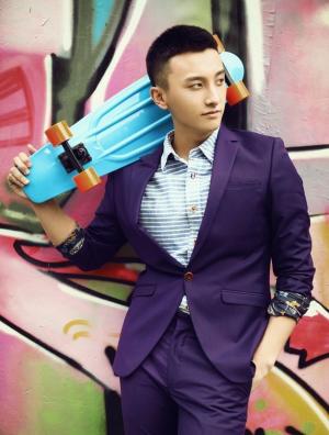 《战长沙》牛骏峰玩转滑板动感写真，演员牛骏峰