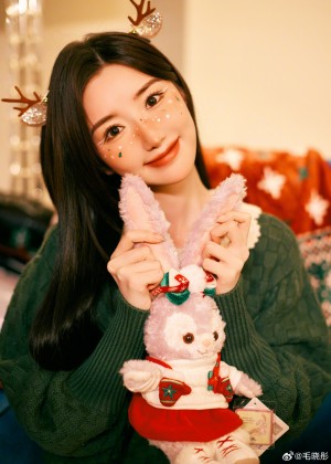 毛晓彤圣诞节风格造型可爱甜美写真图片