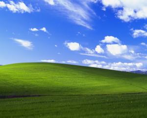 蓝天白云绿草地风景图片,windows xp默认风景桌面壁纸