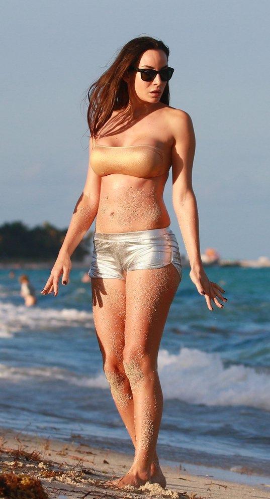 意大利女星Elisa Scheffler肉色比基尼裸奶效果吸引眼球