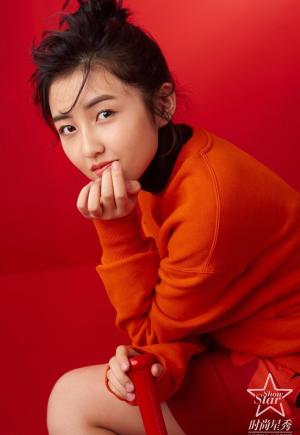张子枫酷拽少女青春感满溢时尚写真