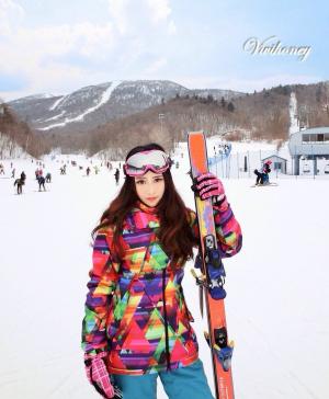 滑雪场甜美清纯的美媚夏小薇写真