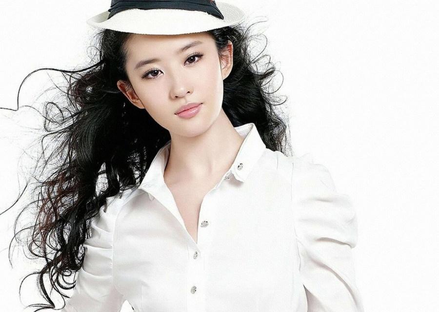 神仙姐姐刘亦菲肤白貌美写真图片