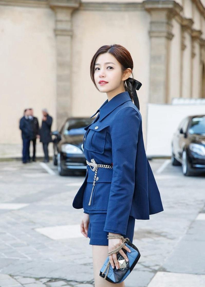 美女明星陈妍希帅气蓝色牛仔衣气质写真