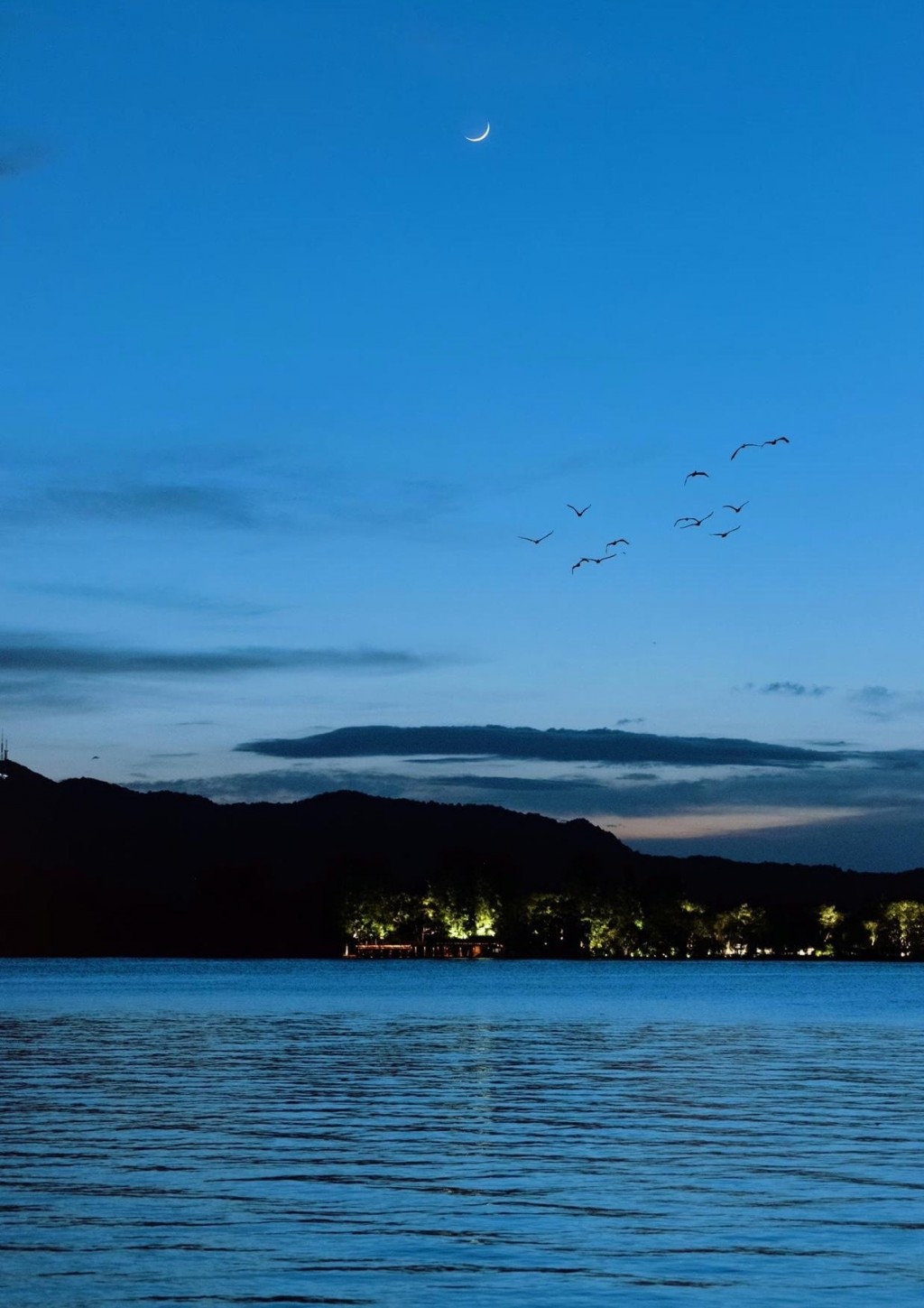 傍晚的西湖唯美风景手机壁纸