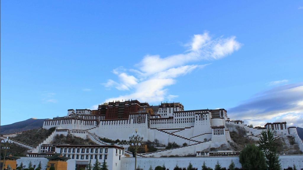 西藏布达拉宫雄伟壮观