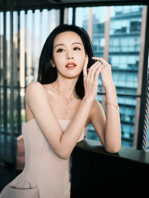 陈都灵淡粉长裙造型优雅动人气质写真图片