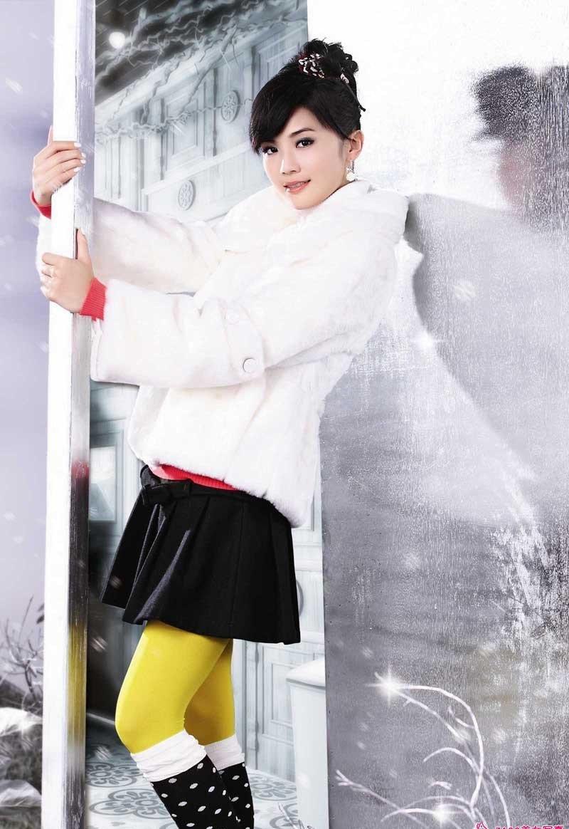 歌手蔡卓妍浓郁女人味时尚写真