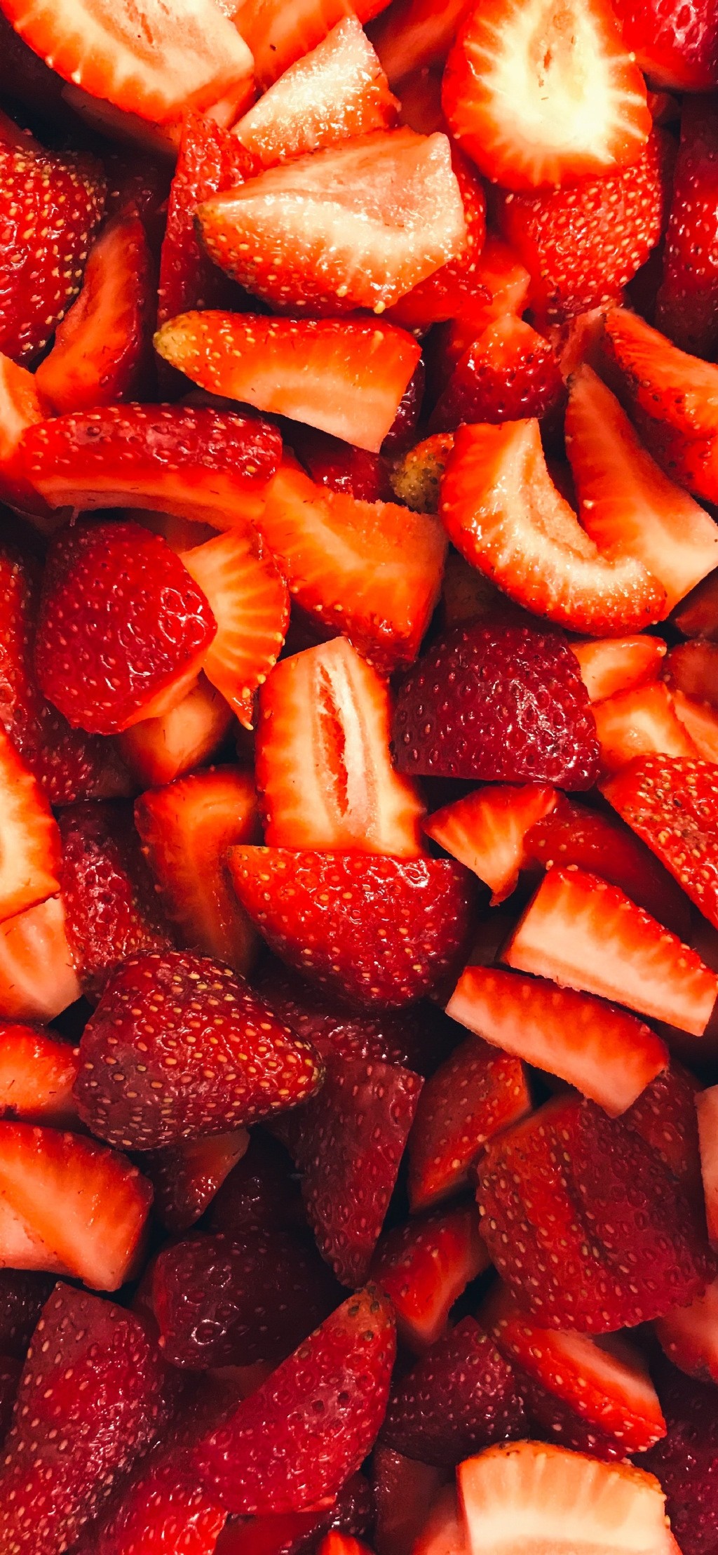 草莓全面屏高清手机壁纸