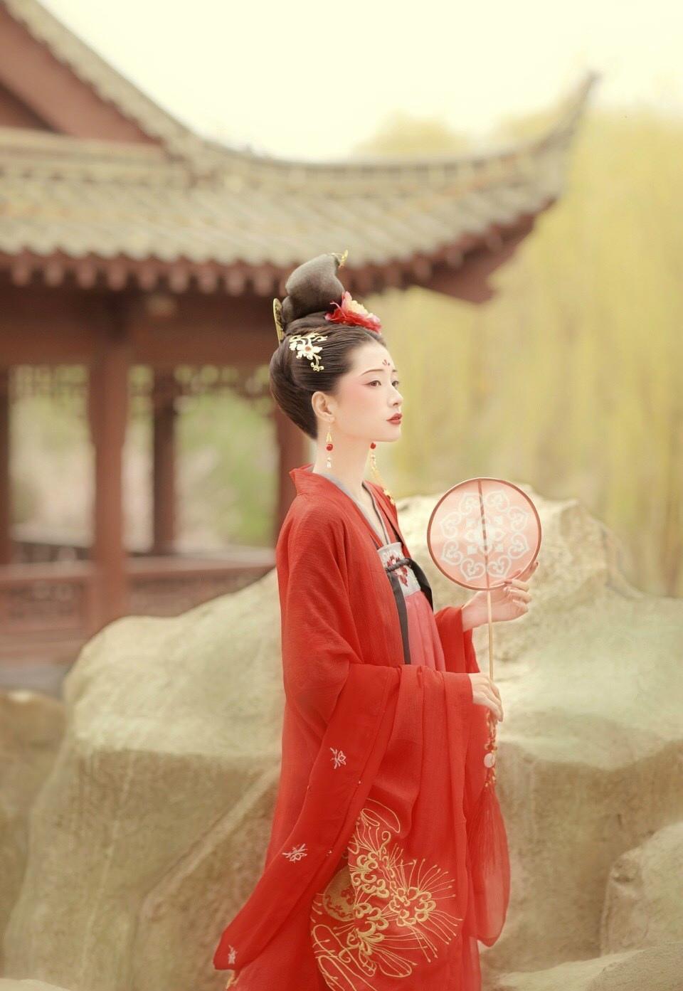 唐朝时期古风人像摄影红衣美人图片