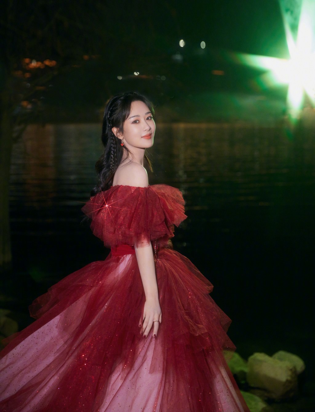 杨紫酒红色星光公主裙甜美优雅写真图片
