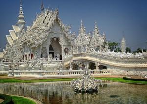 泰国清莱白龙寺建筑风景图片