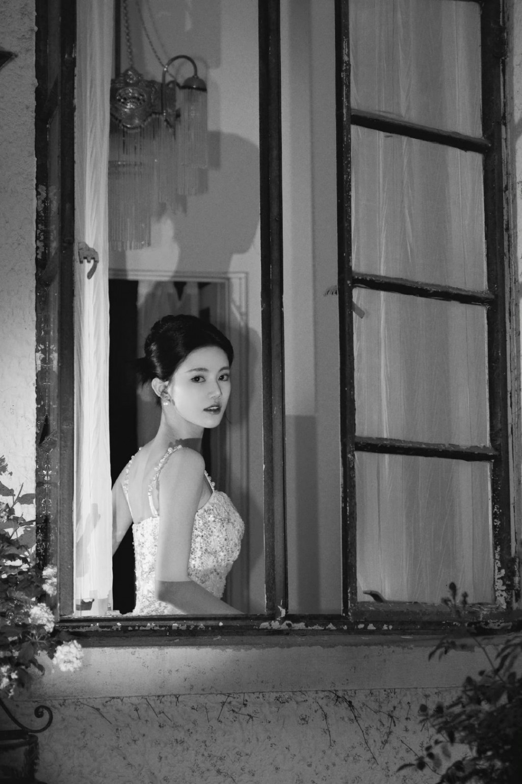 孙珍妮古堡公主造型迷人气质写真
