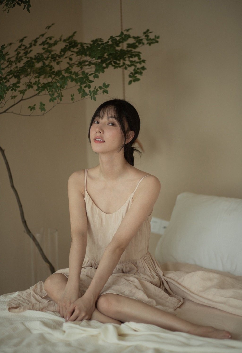 陈米麒居家吊带裙性感写真图片