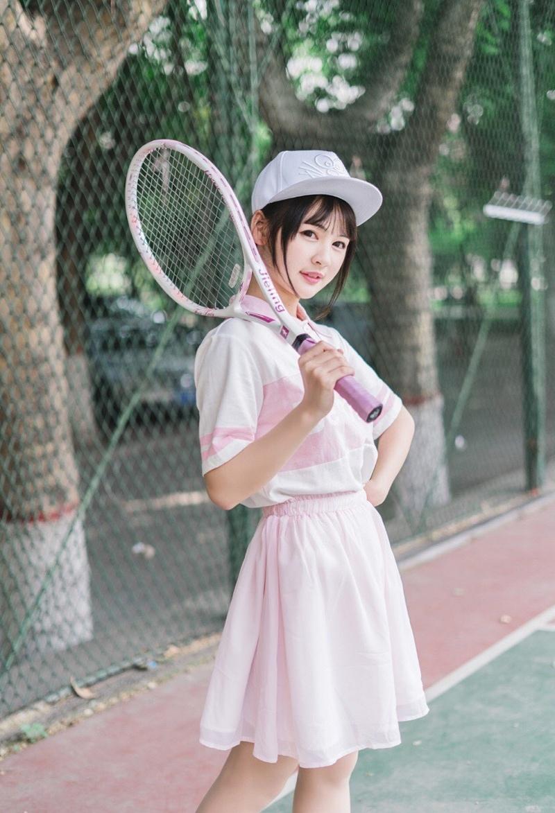 粉嫩网球少女清新时尚写真运动活力