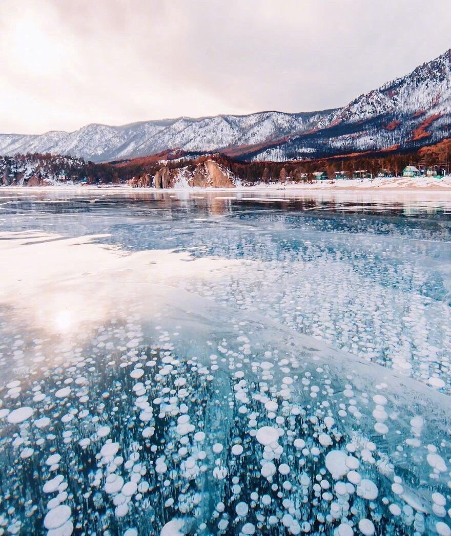 贝加尔湖的气泡冰