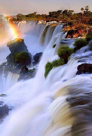 南美洲最大的瀑布伊瓜苏瀑布