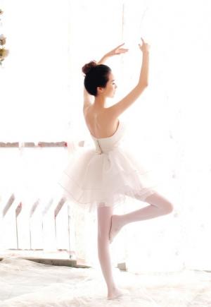 唯美气质美女曼妙芭蕾舞姿诱惑迷人写真