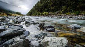 新西兰朦胧美的比利河风景壁纸