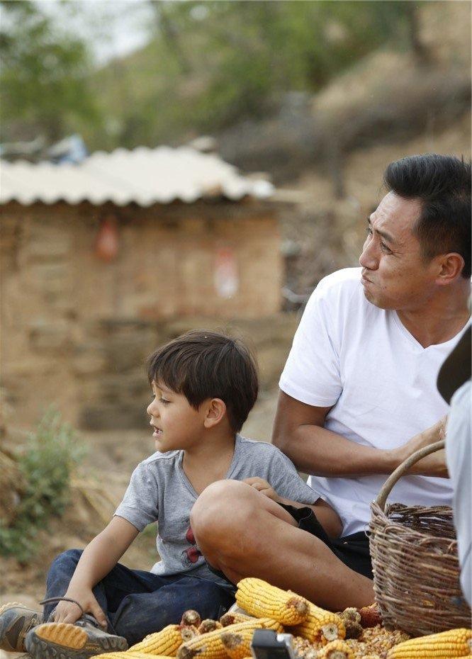 《爸爸去哪儿3》第一期节目五组家庭齐聚陕北黄土高坡