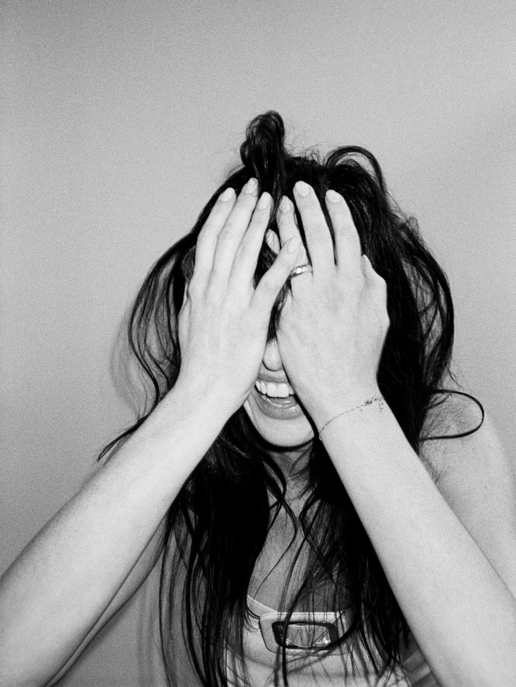 安妮·海瑟薇慵懒性感随性美丽封面大片