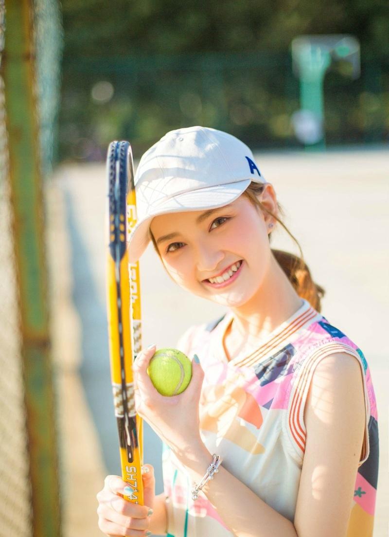 白皙靓丽可爱少女网球时尚写真清新可人