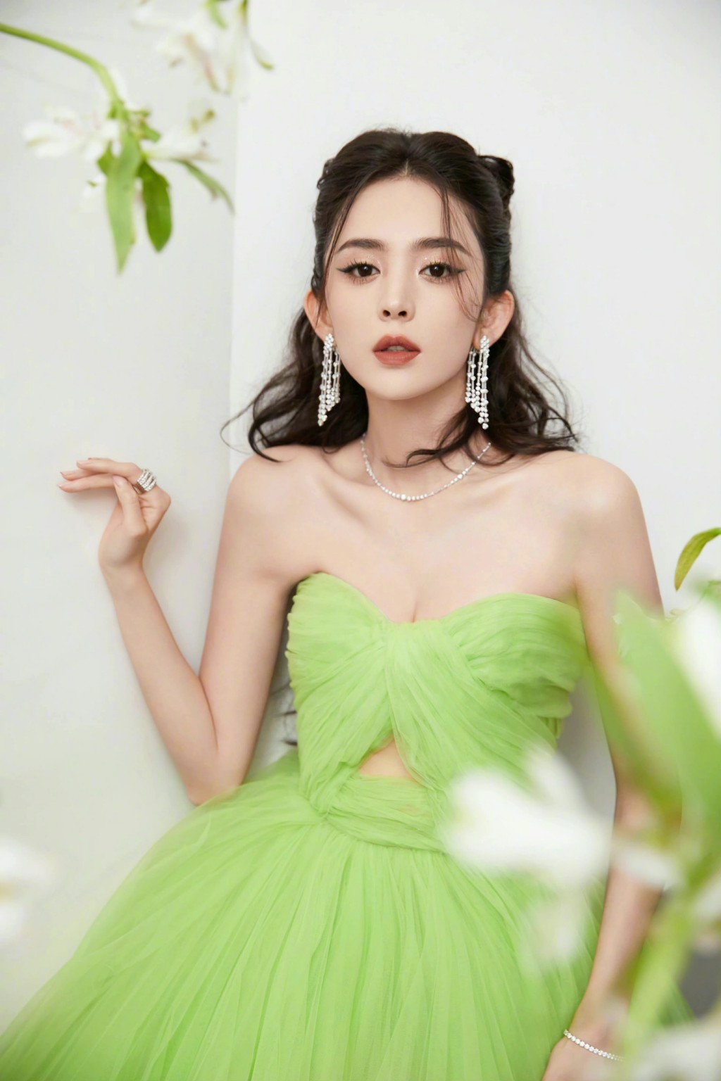 娜扎绿色纱裙优雅漂亮妩媚写真图片