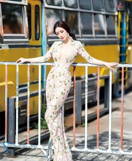 洪秀儿泰国街头拍婚纱写真大片演绎别样风情