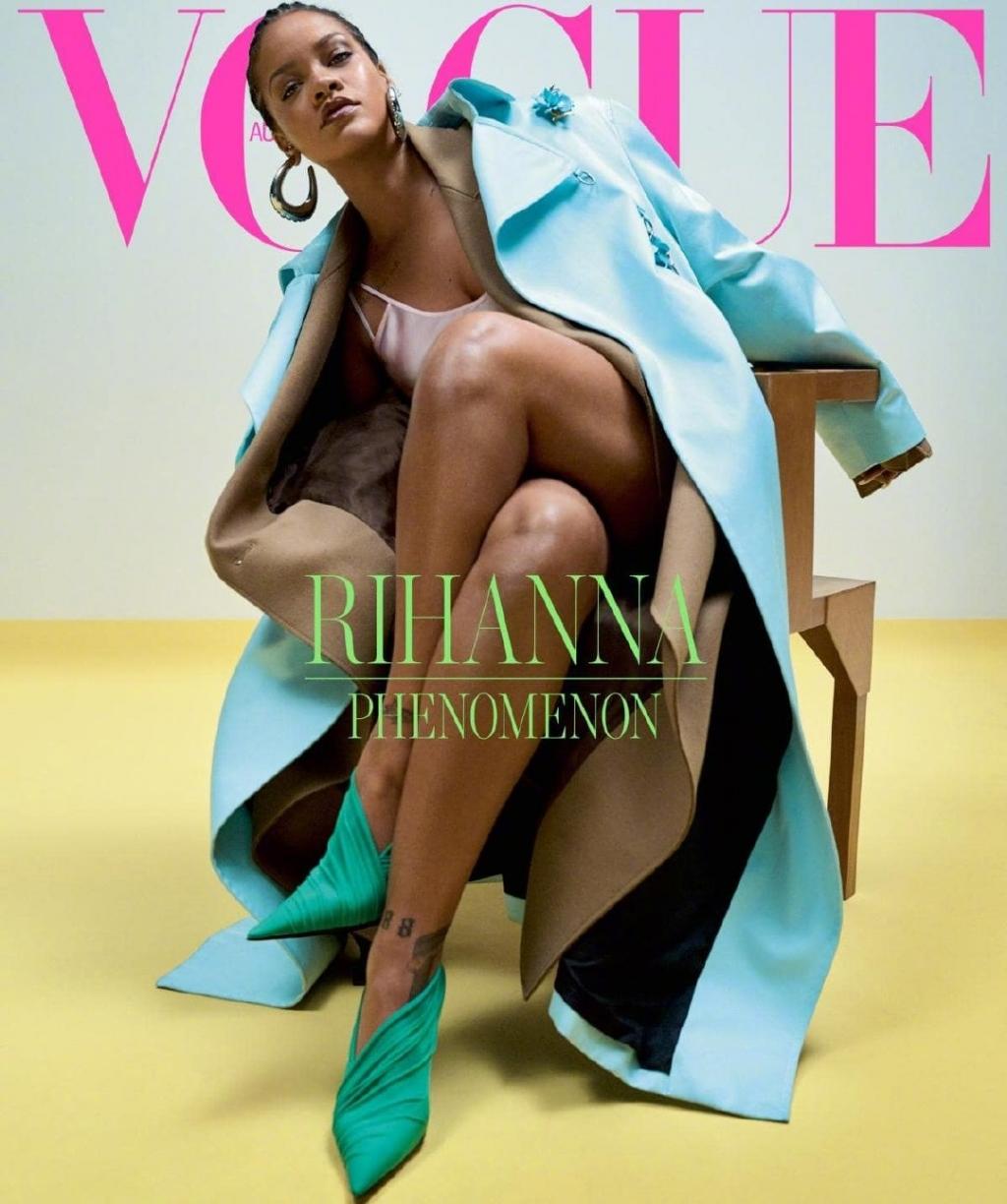 蕾哈娜深V性感撩人又攻气十足时尚写真