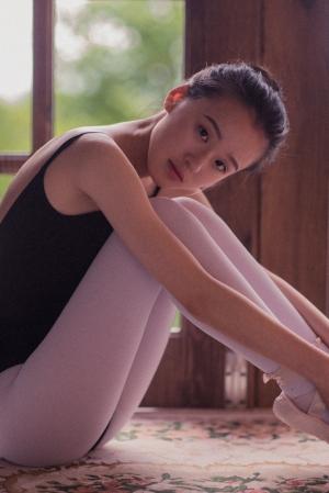 清纯芭蕾舞女孩迷人写真