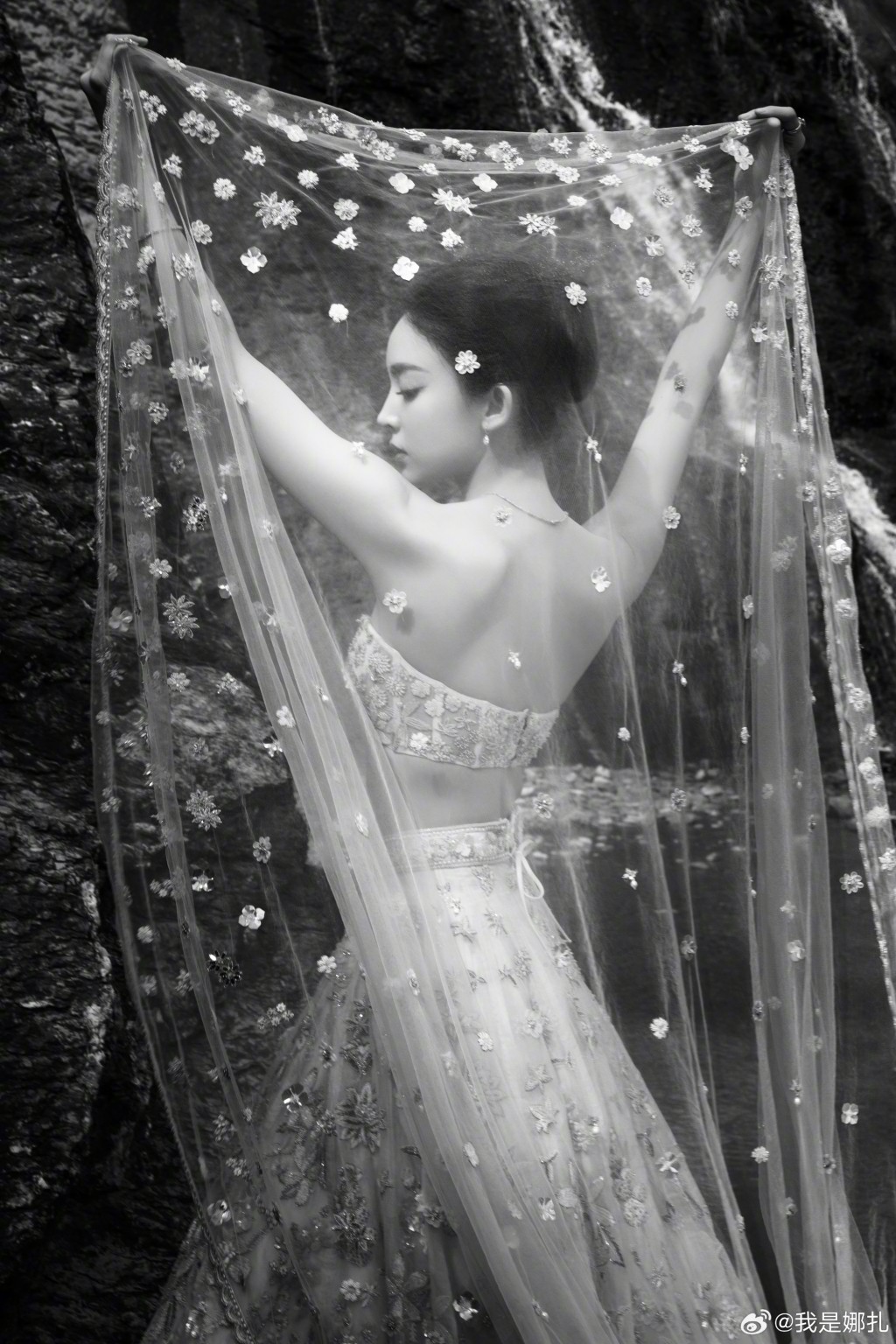 古力娜扎优雅风情婚纱照写真图片