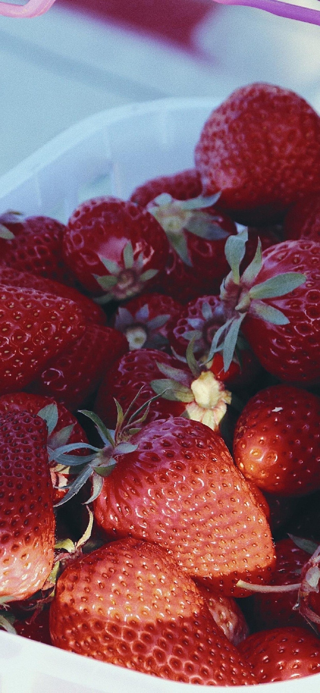 新鲜美味水果草莓手机壁纸