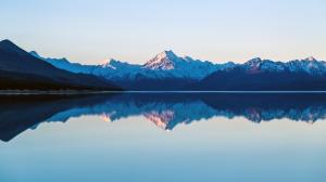 美丽雪山湖泊风景壁纸