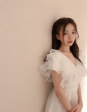 陈卓璇白色纱裙写真图片